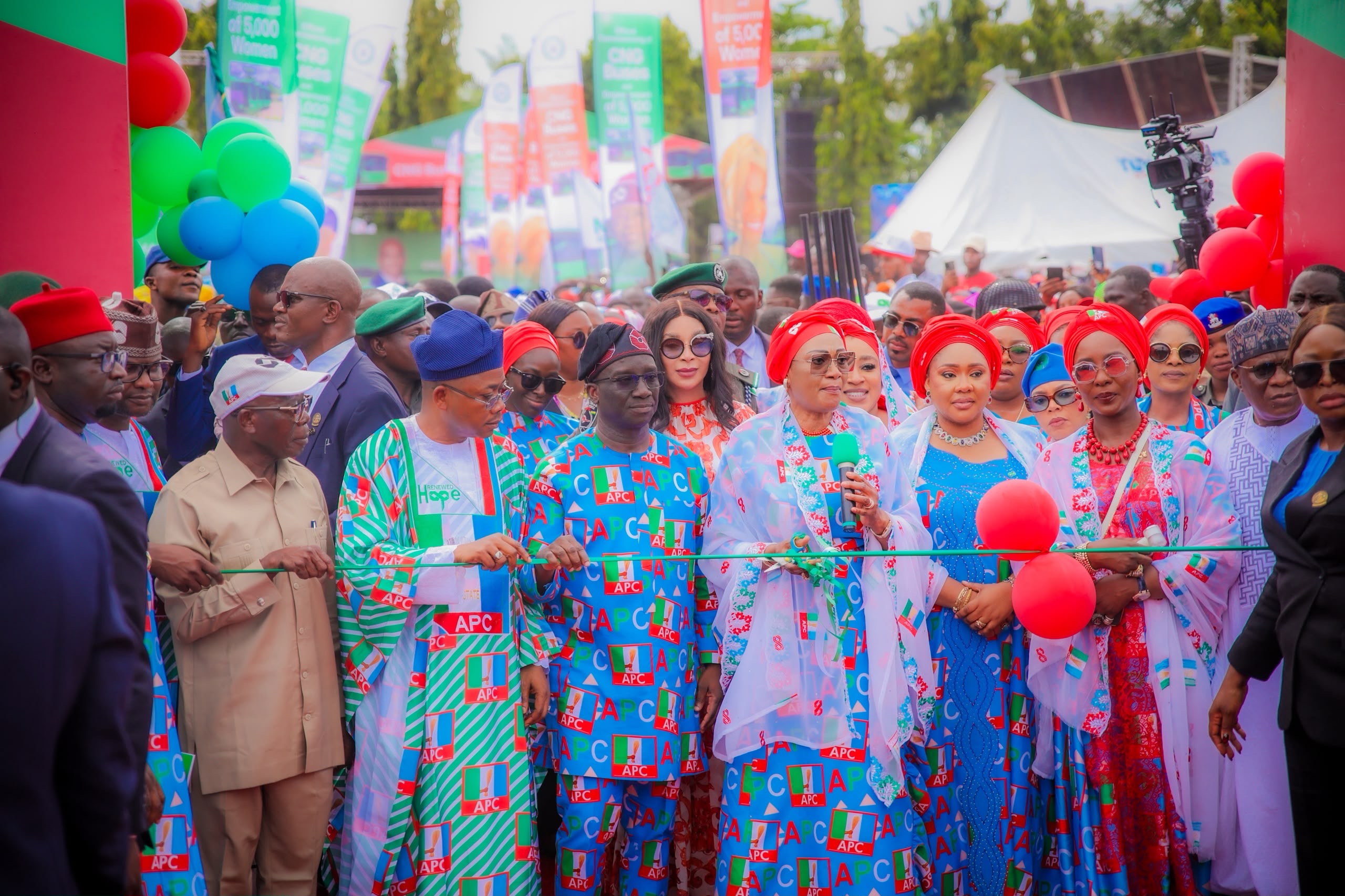 Oluremi Tinubu Commissions 50 CNG buses, launches economic empowerment in Edo